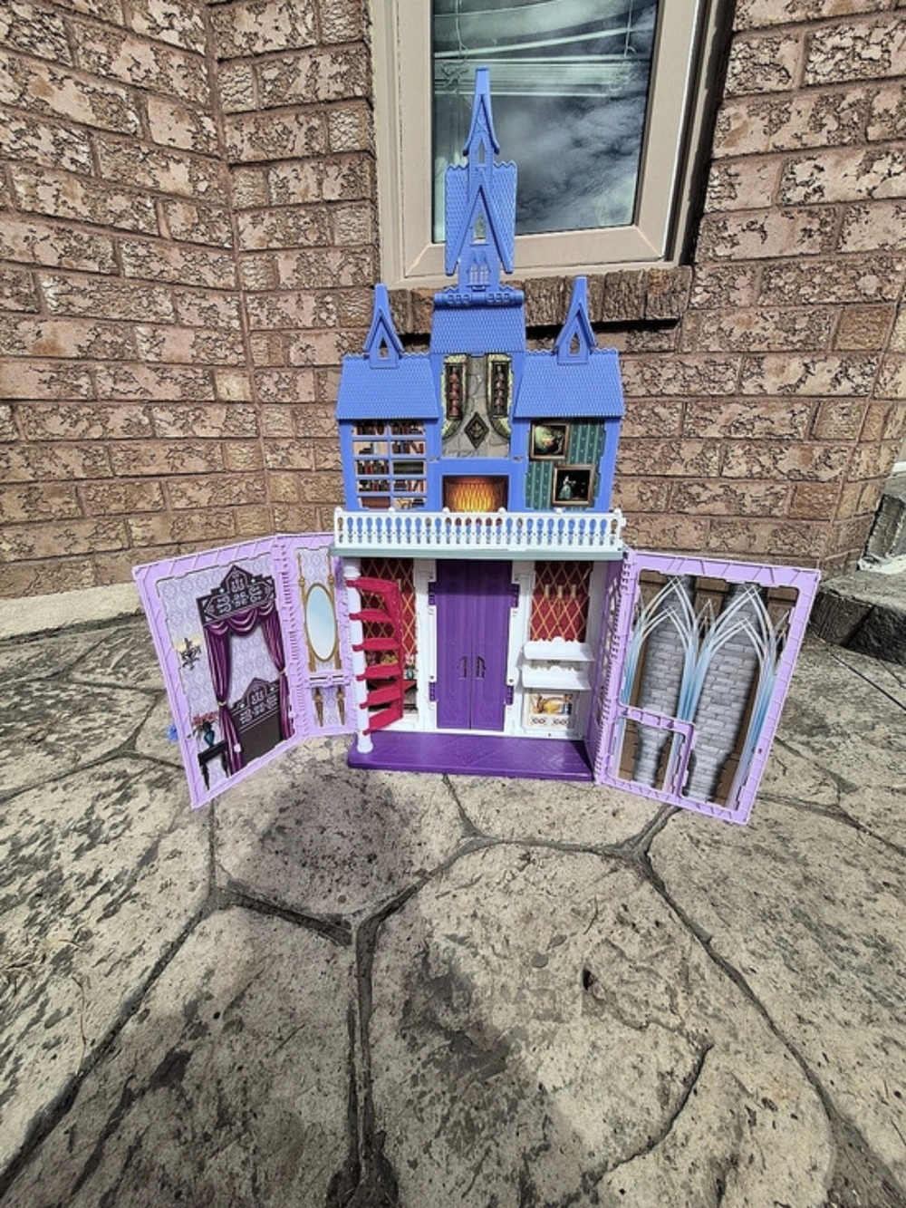 Disney Frozen 2 Fold & Go Portable Arendelle Castle Playset Dollhouse - Picture 4 of 15